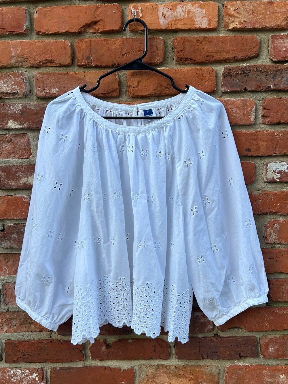 Old Navy White Eyelet Peasant Blouse  Classic 100% Cotton Women’s Top XL